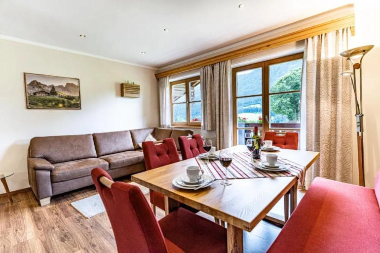 3 Bedrooms Apartment