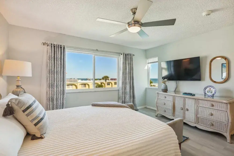 Oceanfront 3BR Condo: Gated, Breathtaking View