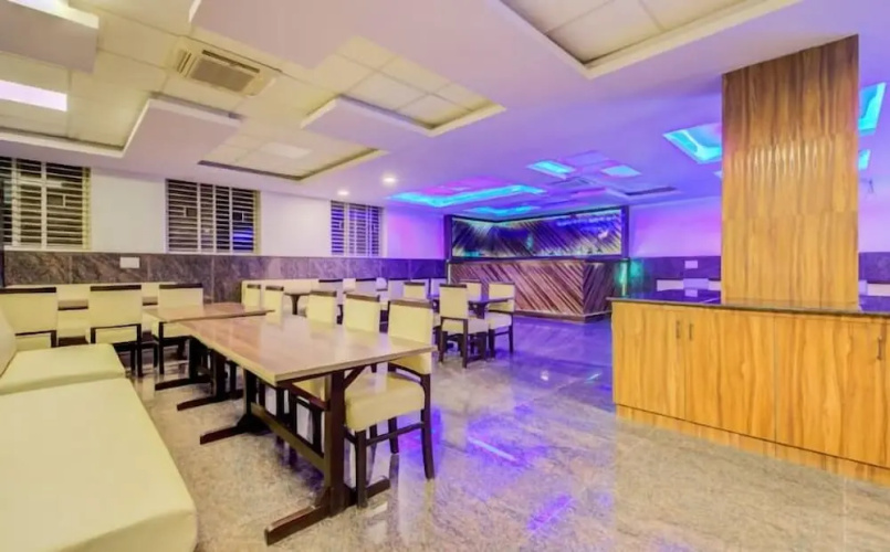 Hotel Beehive Grand