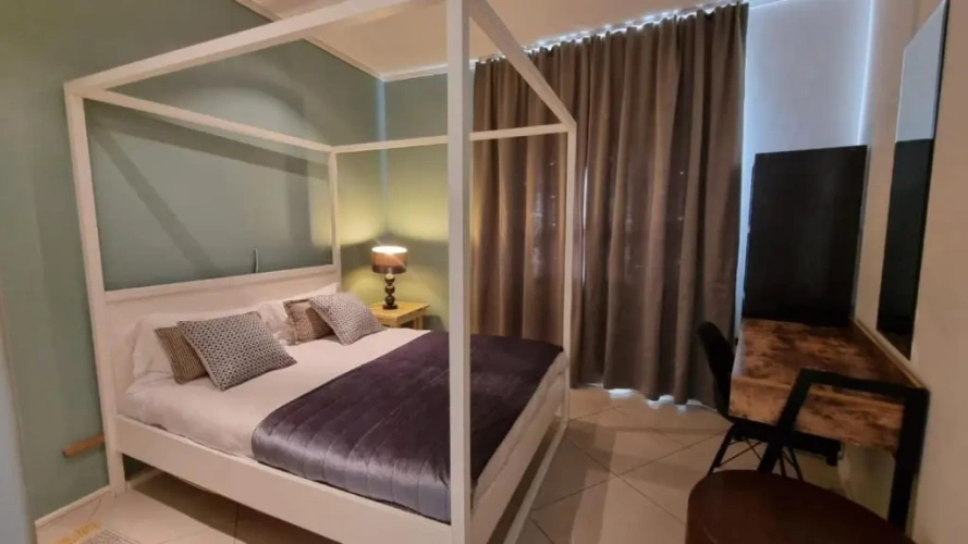 3 Bedrooms Apartment