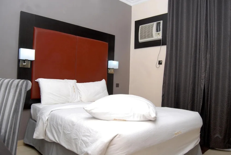 Kings Celia Hotel & Suites