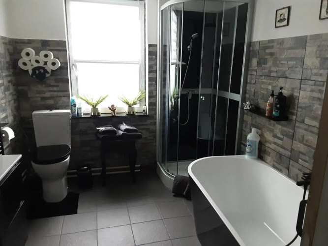 B & B D N Engel