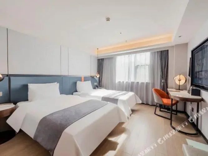 Superior Double room with street view
