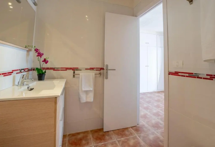 2 Bedrooms Villa