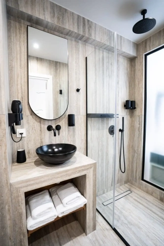 Deluxe Suite with street view