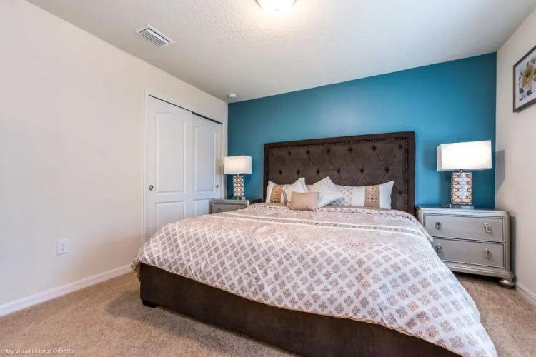 8875 Ultimate 8 Bedroom 6 Bathroom Windsor