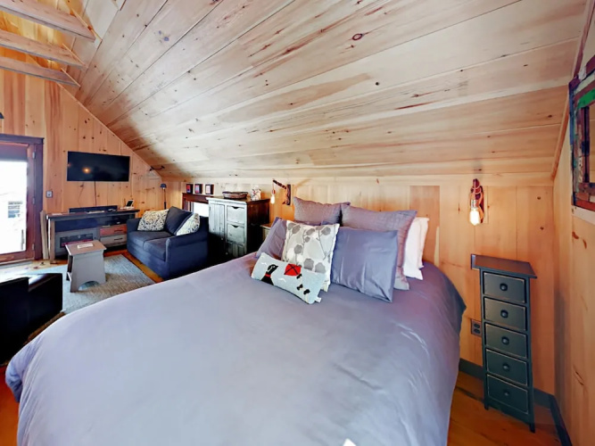 The Coal Shack Harborfront Studio by RedAwning