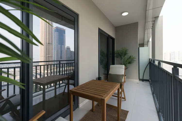 Quiet 1BR with river view