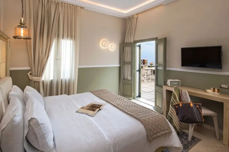 2 Bed Villa - Sleeps 4 - Pool - Private Chef