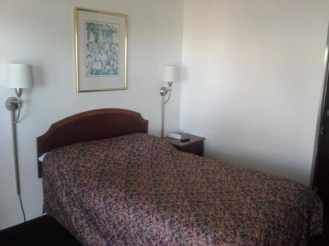 Economy Inn Holland