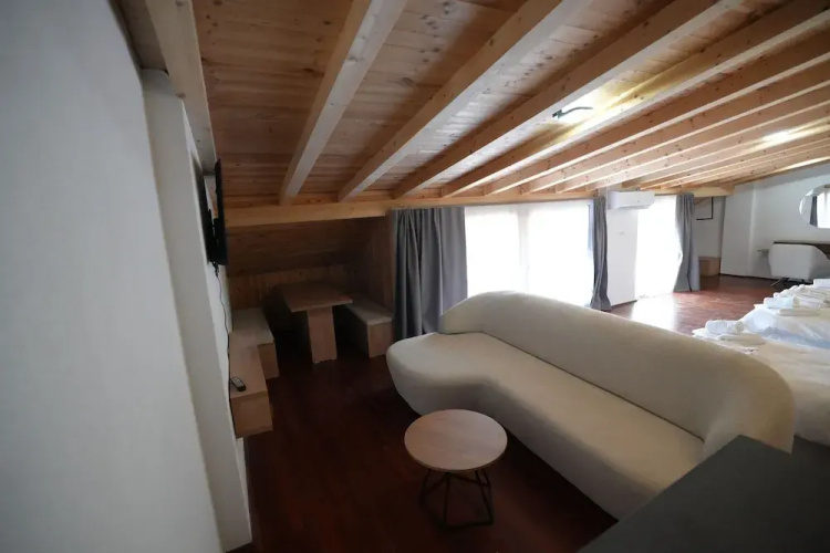 Biond Hotel