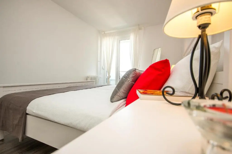 Hendrix Bridge Apartment