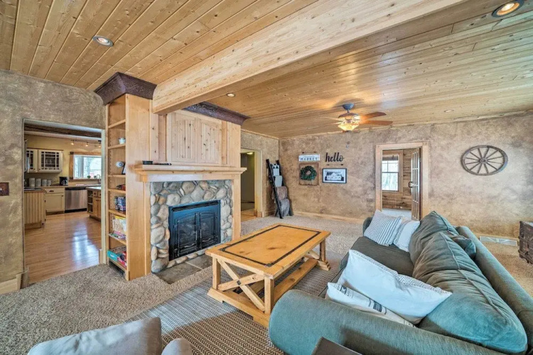'the Farmstead' on 10 Acres w/ Mountain Views!