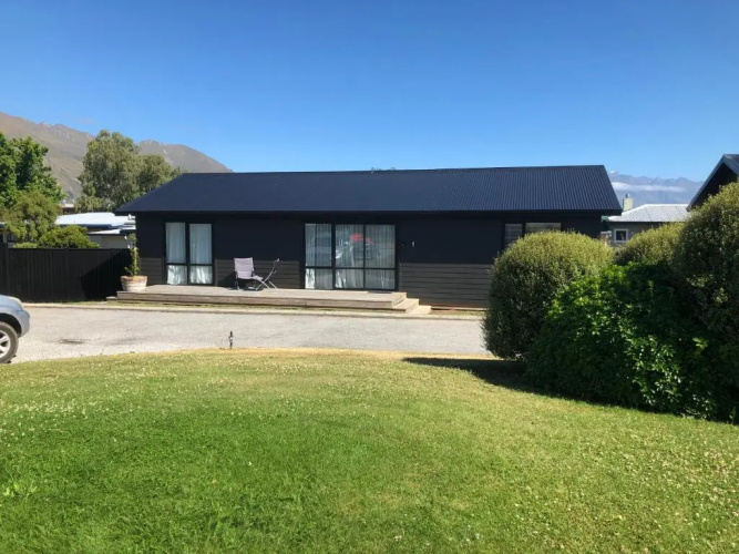 4 - Charming Space, Just a Stone Throw from Central Wanaka