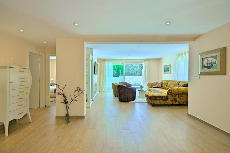 4 Bedrooms Villa