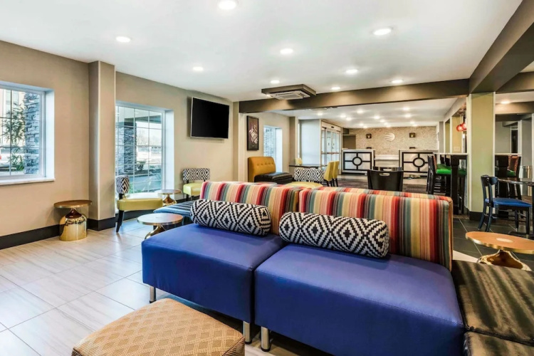 Comfort Inn And Suites Airport
