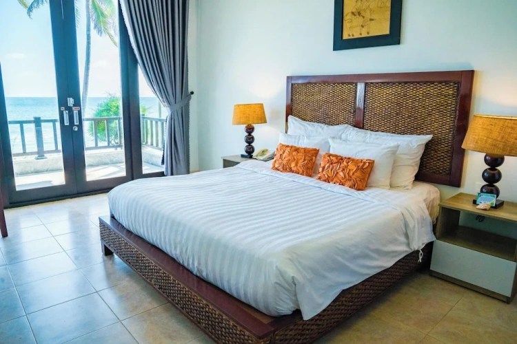 2 Bedrooms Villa beachfront