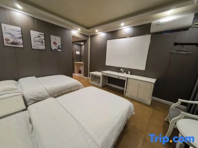 Deluxe Family Suite
