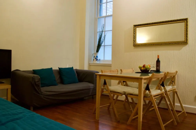 2 Bedroom Apartment In Pleasance