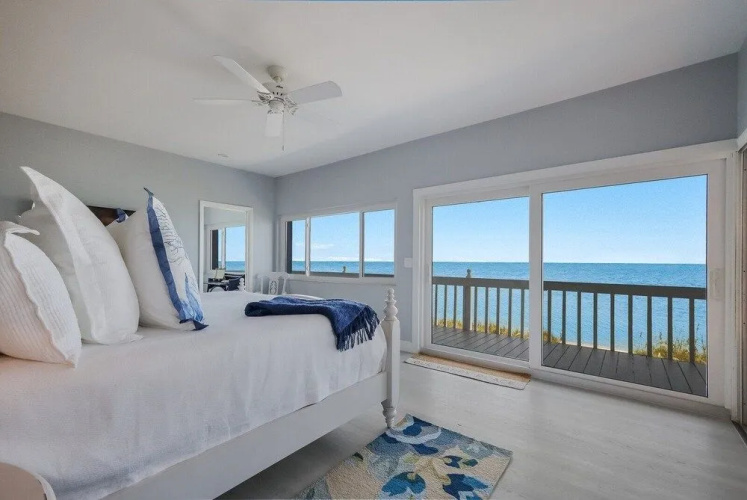 Flamingo Bay 4 Bedroom Home by RedAwning