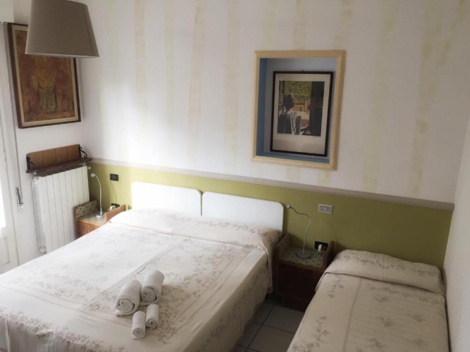Standard Triple room with city view