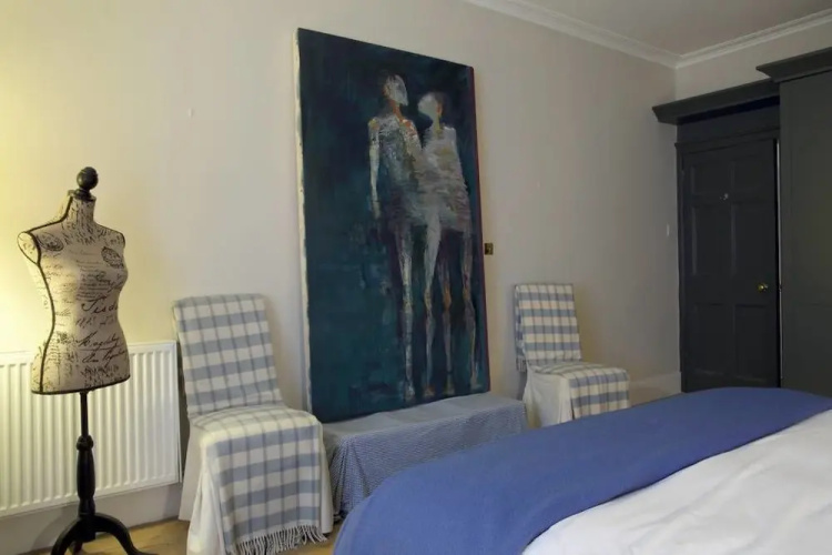 2 Bedroom Basement Flat In Edinburgh