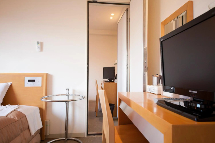7 Days Hotel