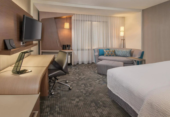 Courtyard by Marriott Appleton Riverfront