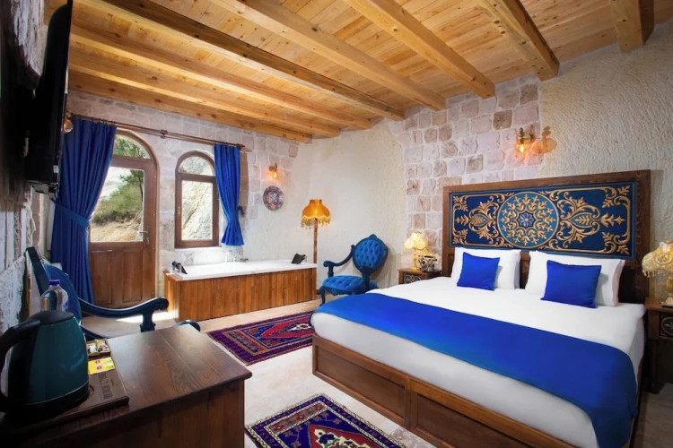 Luxury room with balcony and with mountain view