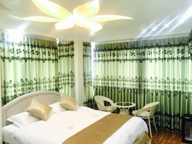 Crystal Palace Hotel