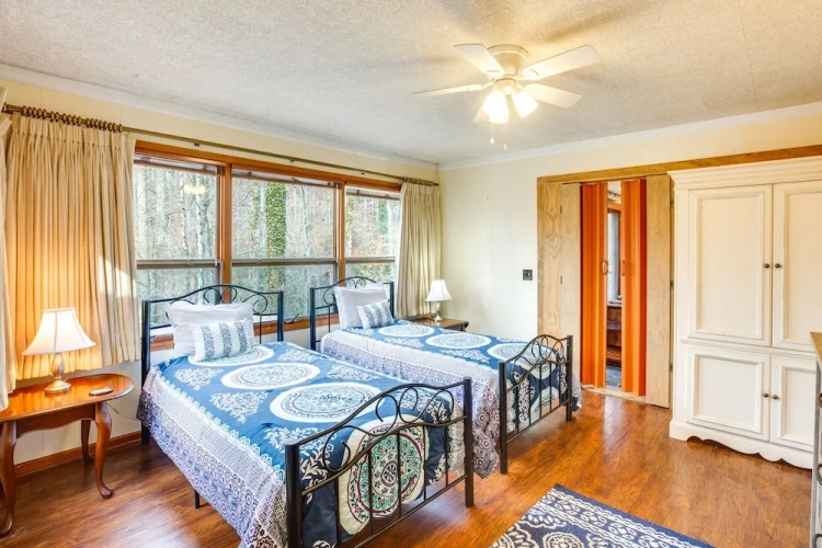 2 Bedrooms Cottage