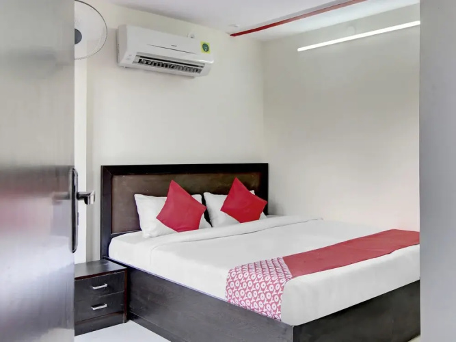 OYO 44366 Webmienz Hotel