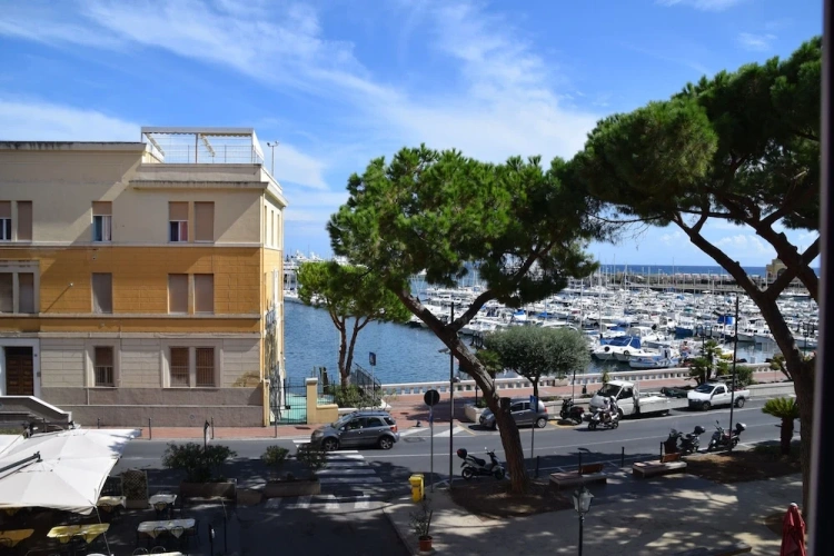 Family Apartment with balcony and with view