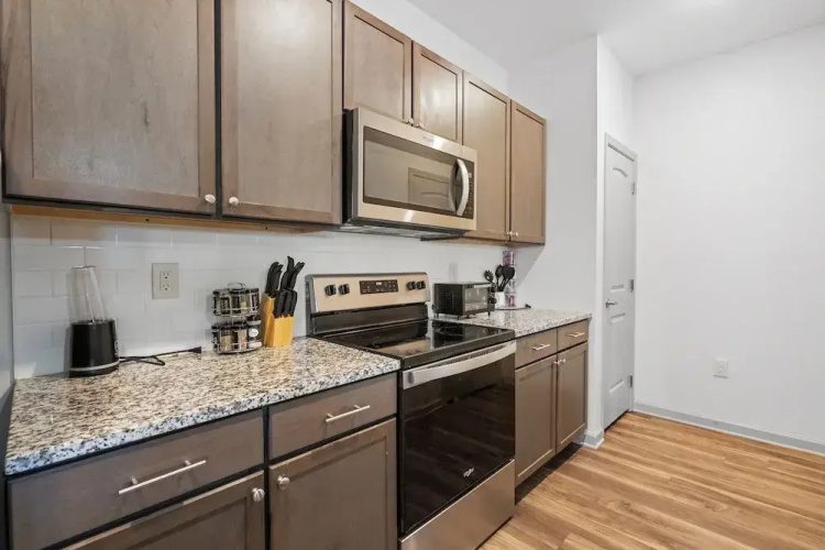 Upscale King 2BR Suite Mins to Charlotte