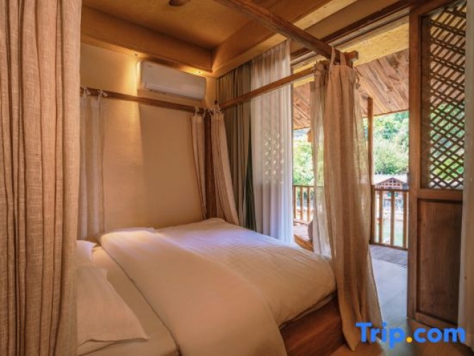 Standard Double room with river view