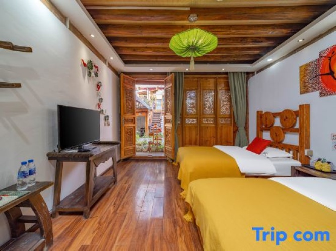 Standard Twin room with courtyard view