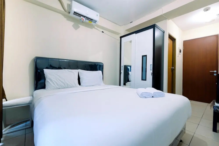 Comfy Studio Room at Tifolia Apartment