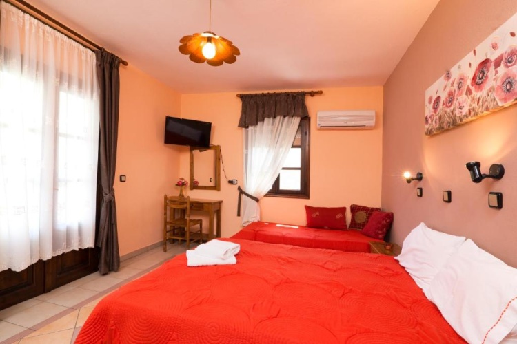 Standard Triple room