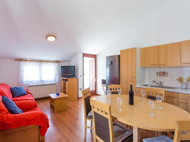 3 Bedrooms Apartment