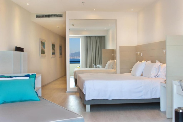 Deluxe Triple room with sea view