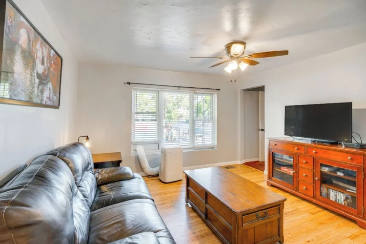 2 Bedrooms Apartment