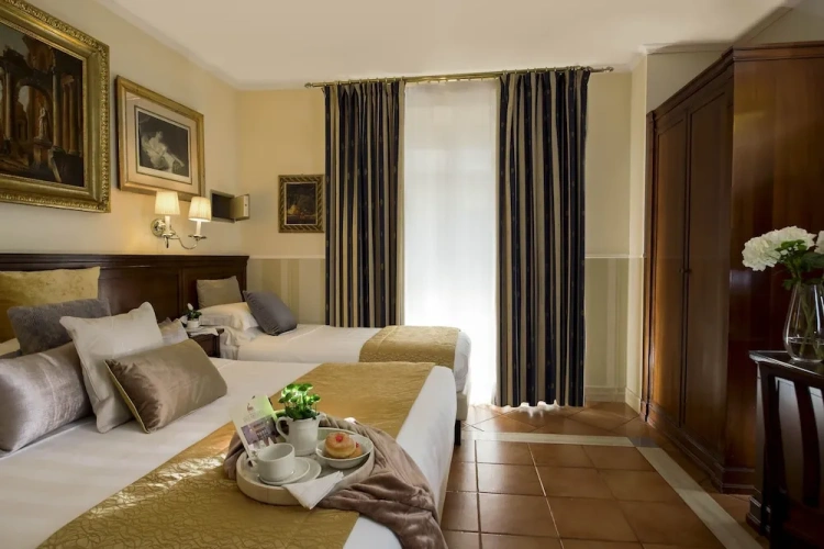 Standard Triple room