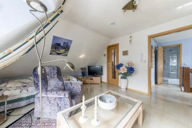 6446 Private Twin-Room with own bath room