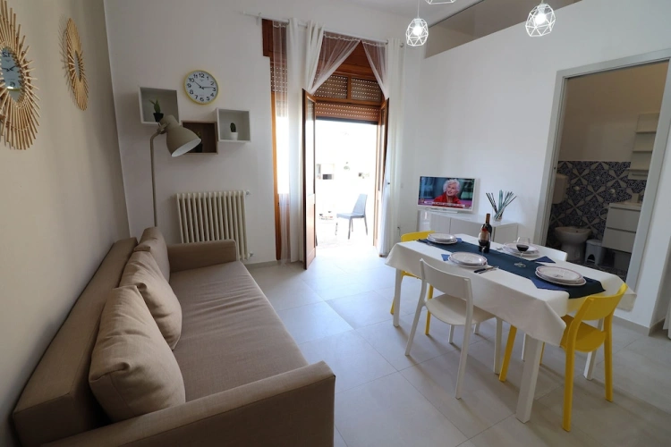 1 Bedroom Cottage with balcony and with city view