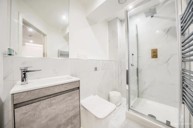 21 The Hallmark Bond St - Rhys Davis
