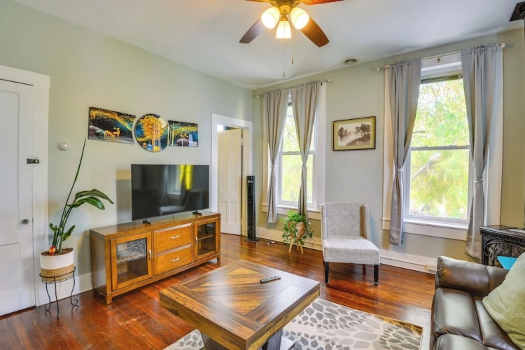 2 Bedrooms Apartment