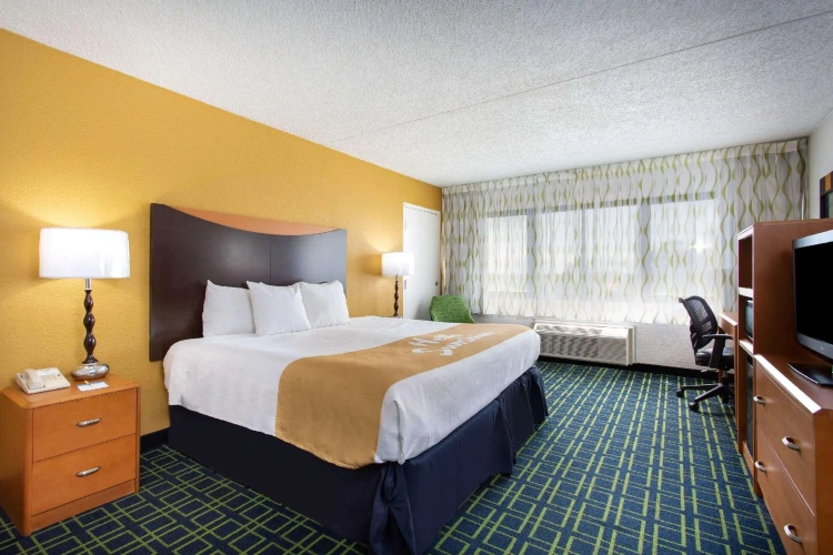 Standard Double room with city view