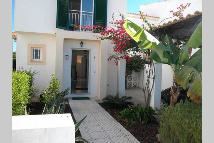 3 Bedrooms Villa