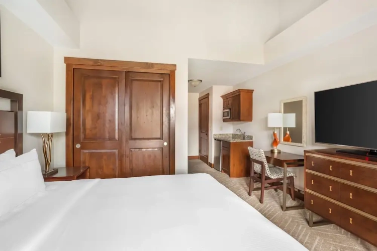 1 Bedroom Double Suite with balcony