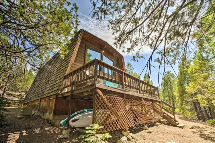 Charming Pinecrest Cabin w/ Private Deck